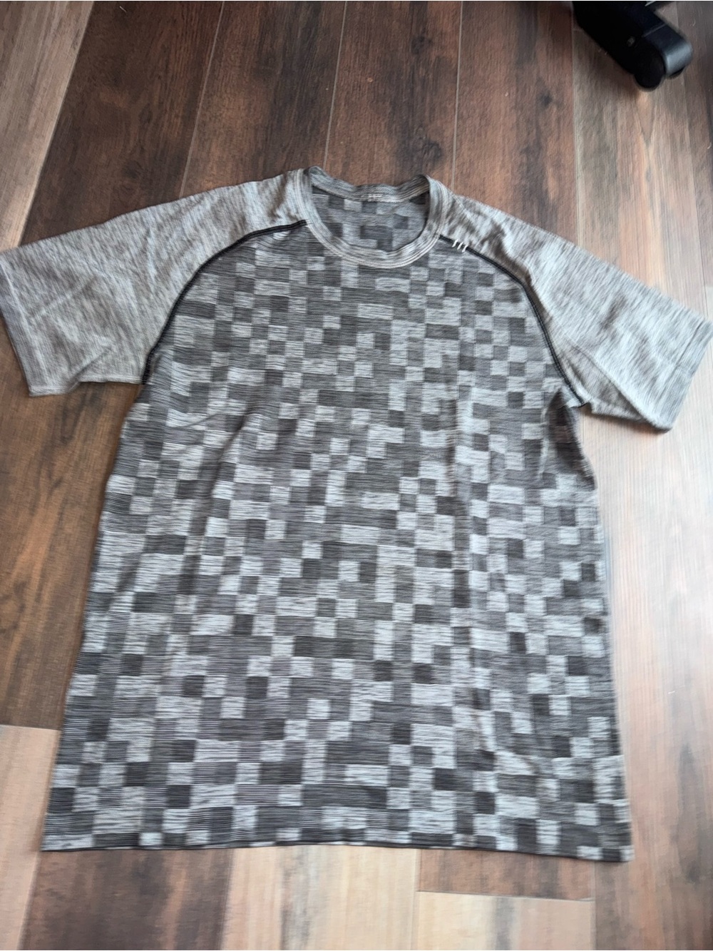 lululemon athletica Men's Gray Patterned Crewneck Tee